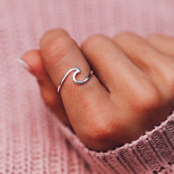 Wave ring - Picture 1 of 3